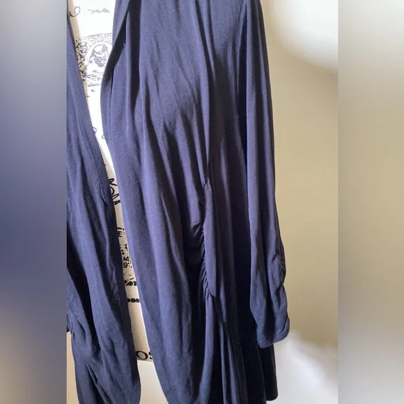 Style & CO women’s black open front cardigan with ruffles along hem, size 1X - Picture 5 of 7